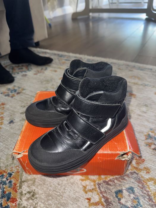 Продам ботинки для девочки