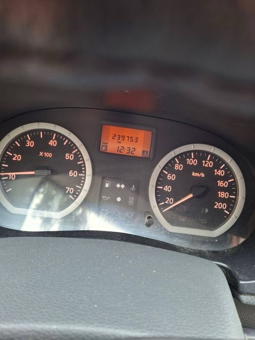 Vând Dacia Logan motor 1.6 benzina 7 locuri din anul 2008.informati la 0736921149