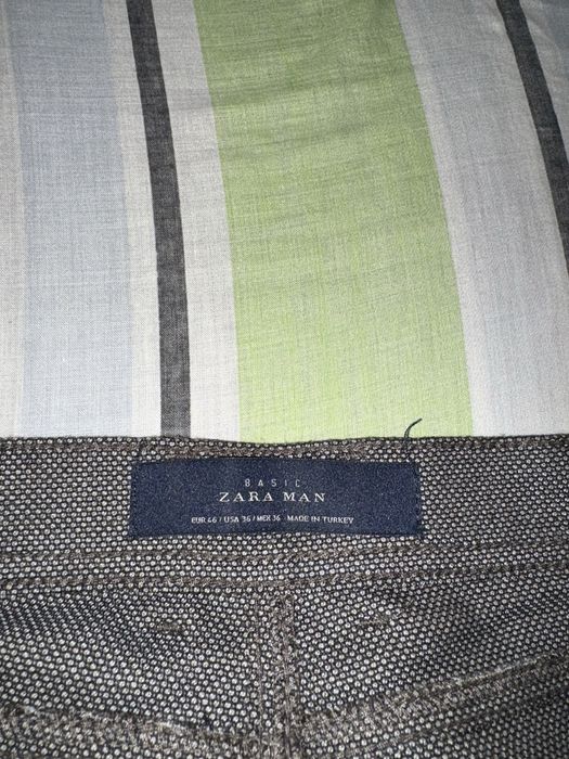 Pantaloni de stofă mraca Zara.