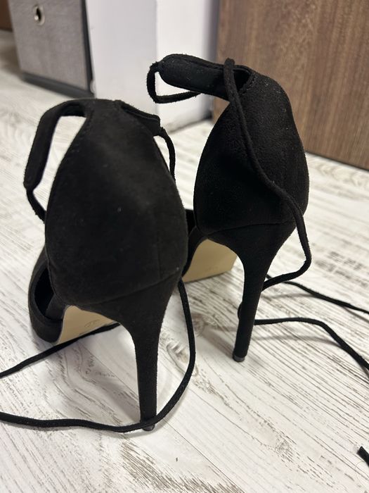 Чисто нови елегантни токчета!