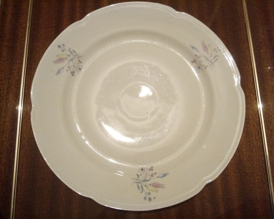 Голяма порцеланова чиния за торта от социализма