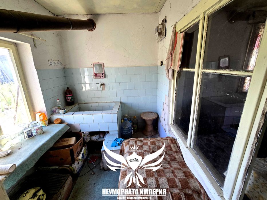 Продавам едноетажна къща с постройки 120РЗП с 997кв двор село Ахматово