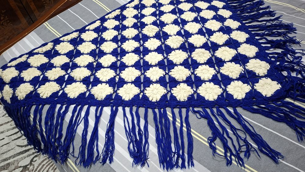 Продаётся большой шаль ручная работа