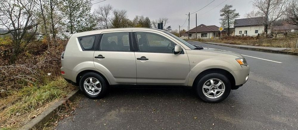 Mitsubishi outlander 2