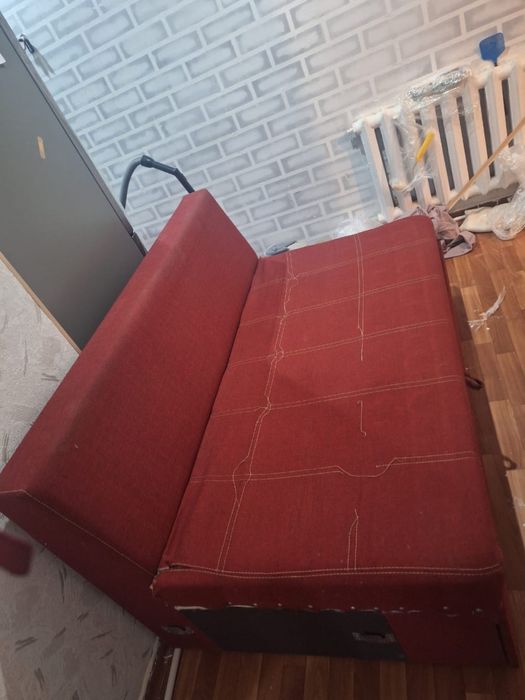 Диван сатылады жаксы куйде еш жери кетпеген жыртылмаган