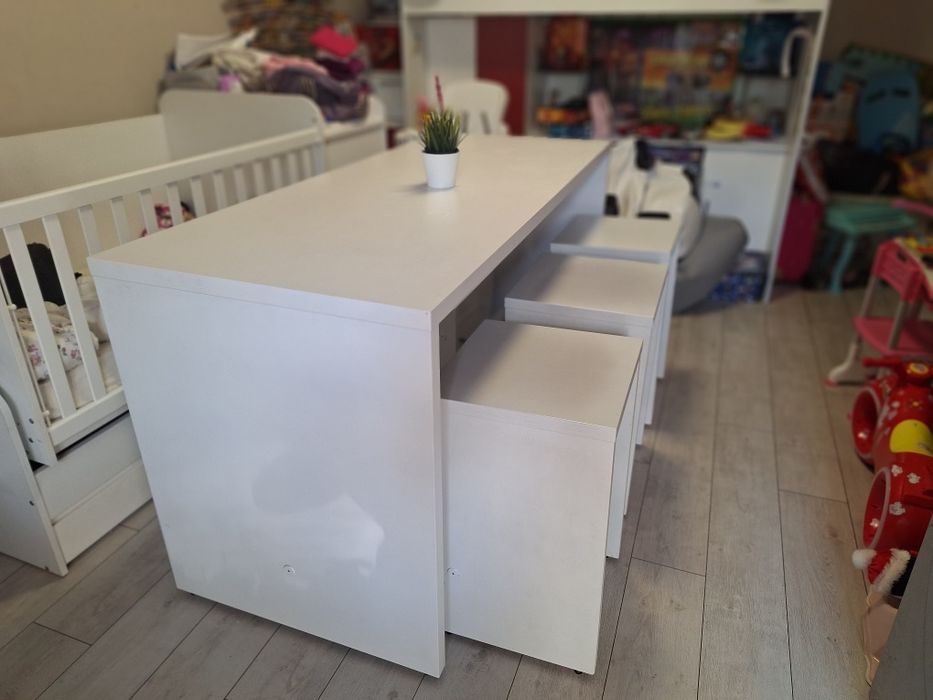 Маса + 6бр.  бар столове , трапезария, хол..