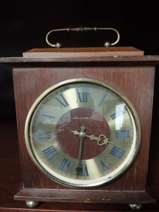 Настольные механические часы (СССР)