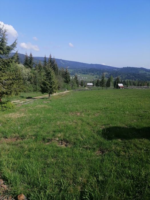 Vând teren intravilan.