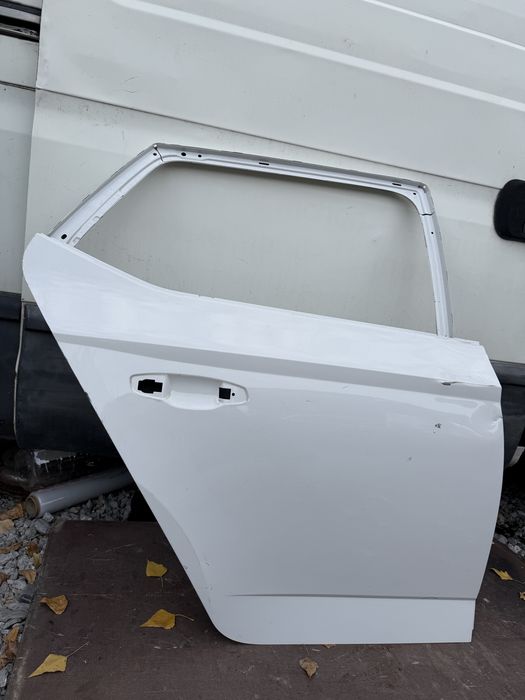 Врата Skoda Fabia 3 2014 год.- Хечбег