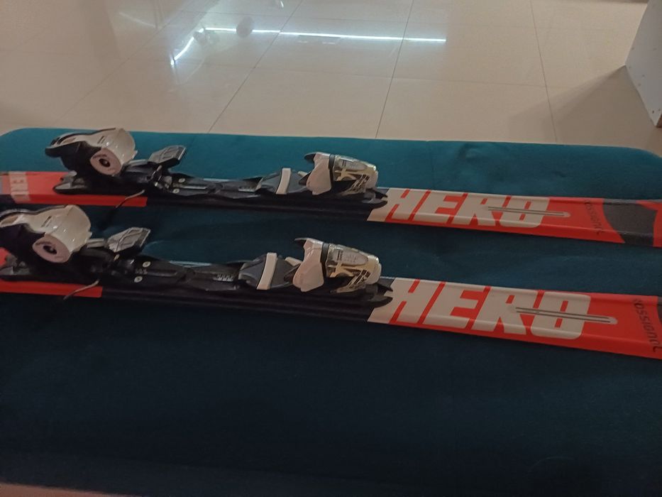 Ски Hero Rossignol в перфектно състояние има и обувки към тях в профил