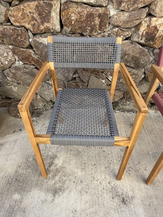 Стол от тиково дърво