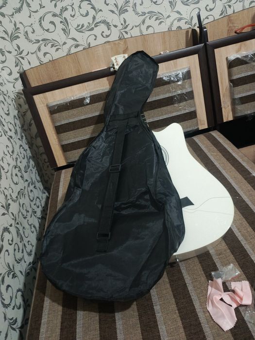 Продаётся гитара Kabat