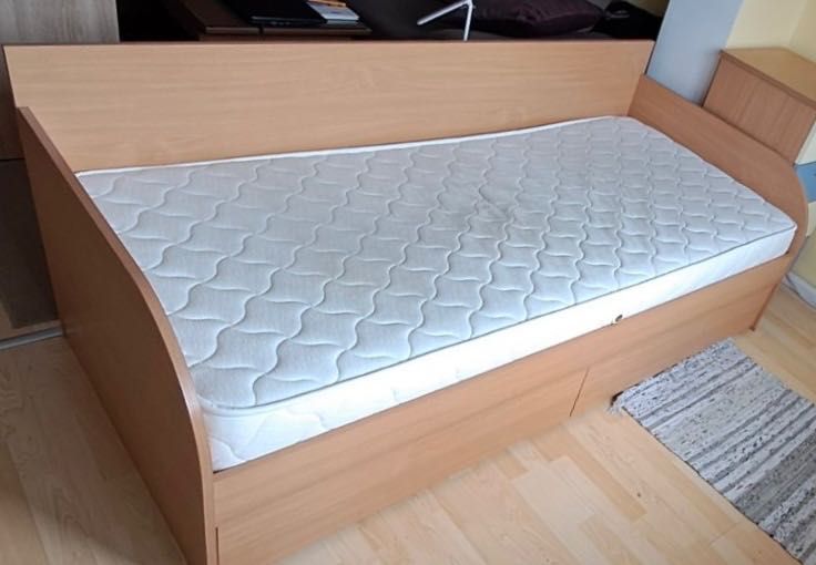 Комплект легло с матрак,малко шкафче и гардероб