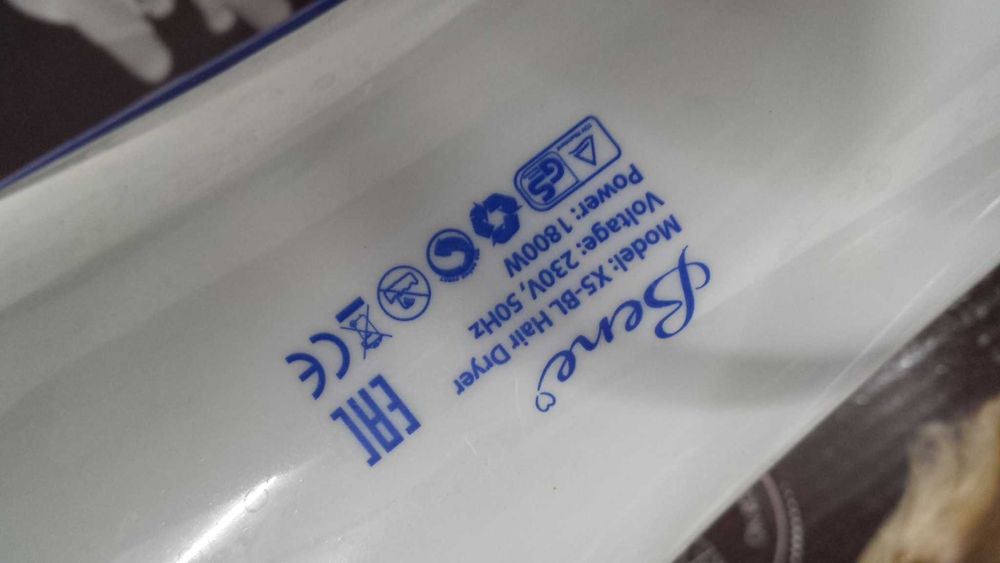 новый Фен  Rowenta в комплекте