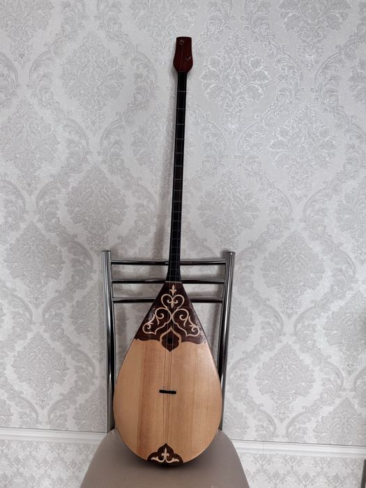 Кәсіби домбыра сатылады