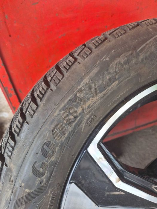 Vand set cauciucuri de iarna, pe jante, cu senzori pentru Toyota Yaris Cross
