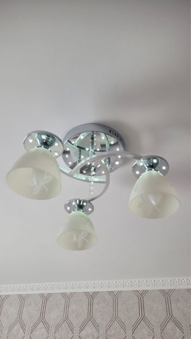 Продается Люстра