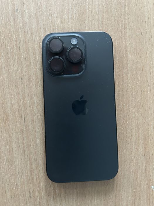 Продавам Iphone 15 pro 256gb