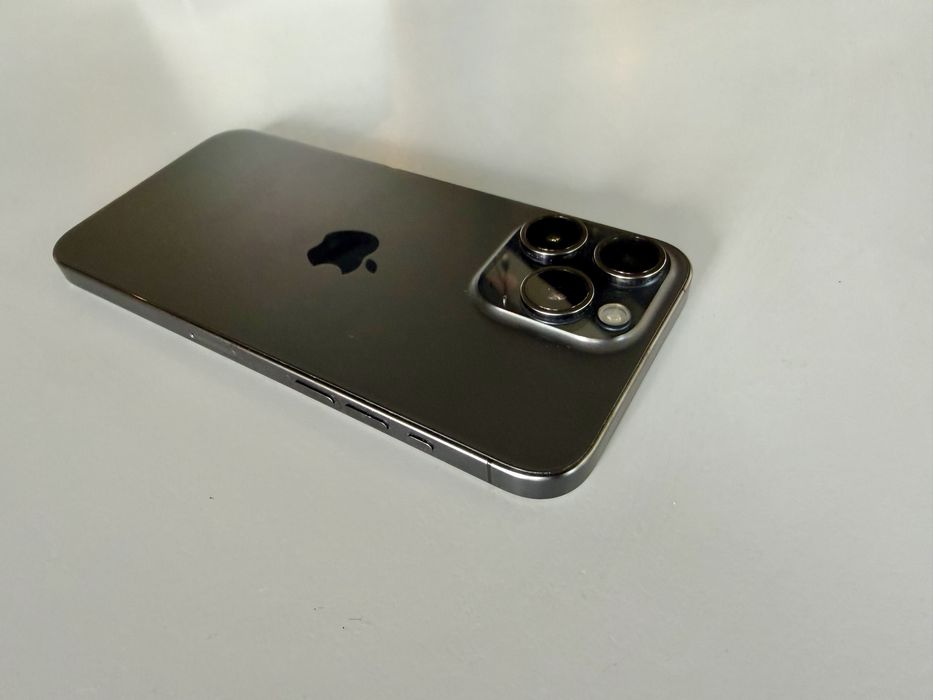 iPhone 15 Pro Max, 256gb, black titanium - baterie 81%