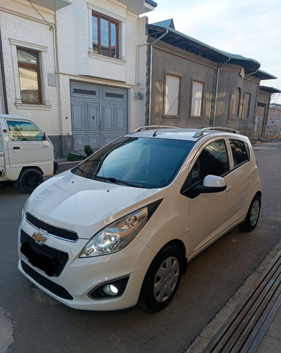 Chevrolet spark.