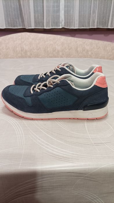 Дамски спортни обувки