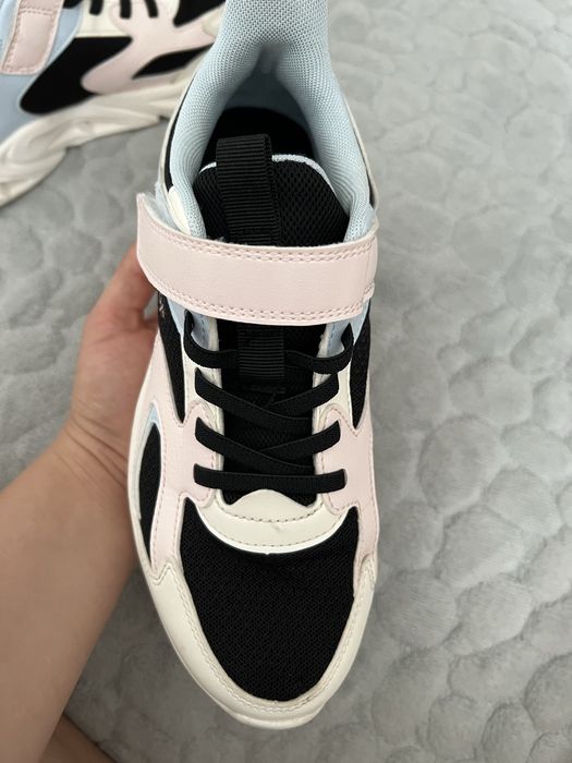 Кроссовки кожа 36 размер