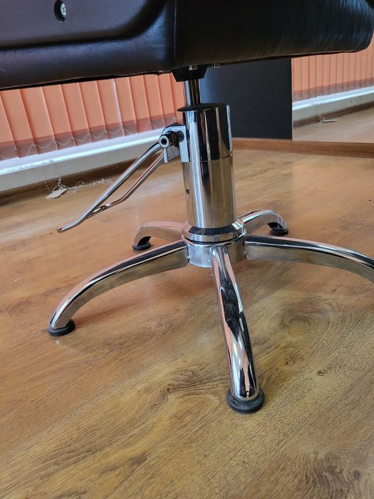 Измивна колона и стол за фризьор