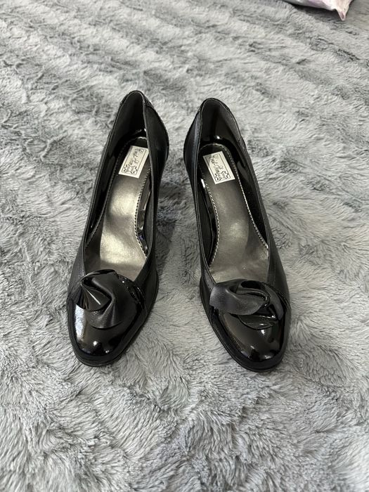 Vând pantofi damă piele naturală mărimea 36