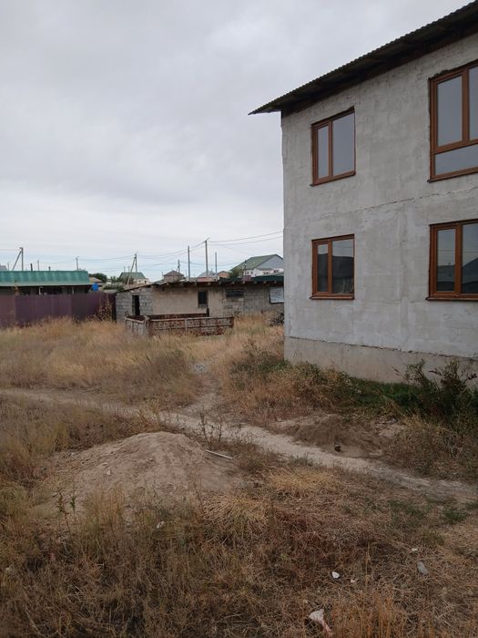 Продаеться недостроенный дом