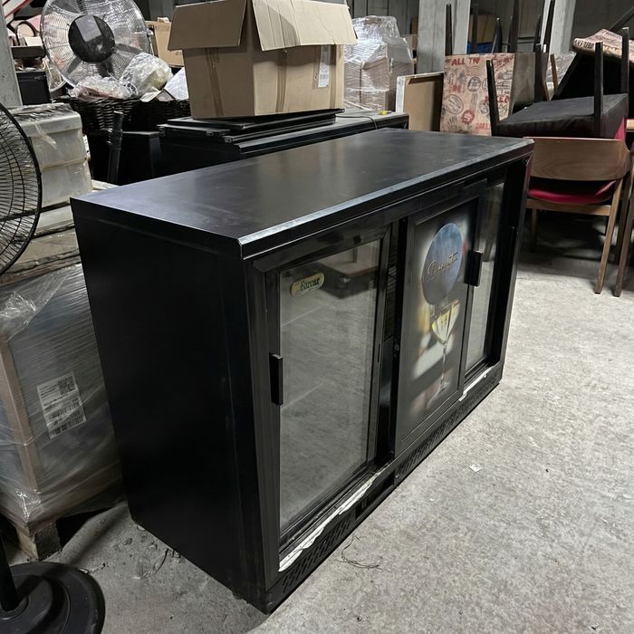 Подбарова витрина с 3 плъзгащи врати