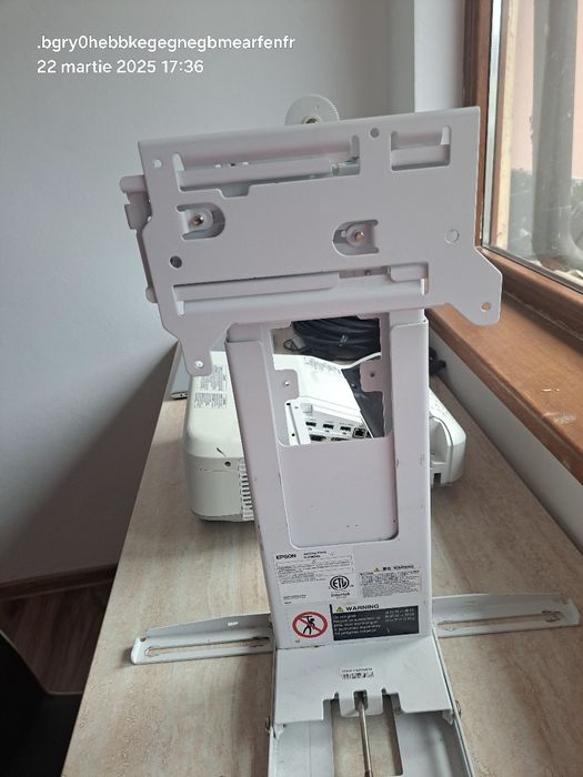 Videoproiector Epson EB-675W + suport prindere