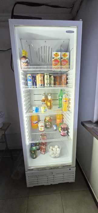 Витринный холодильный Бирюса