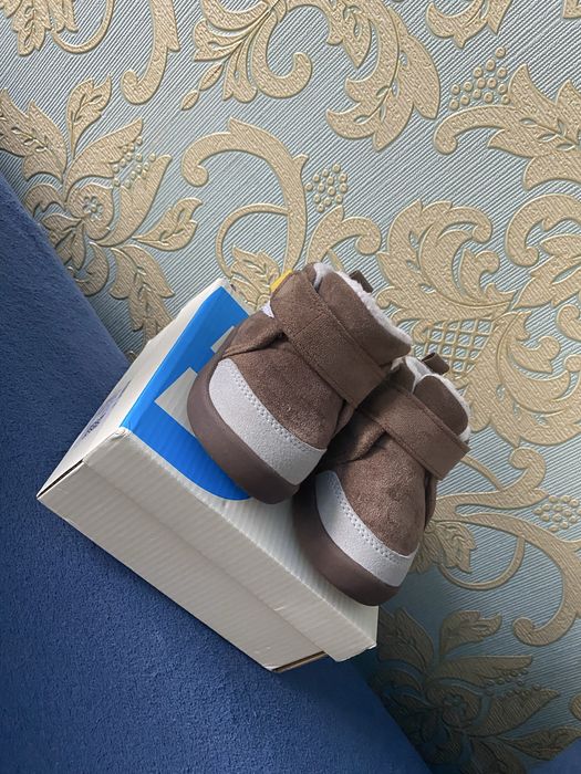Продам детские зимние ботиночки