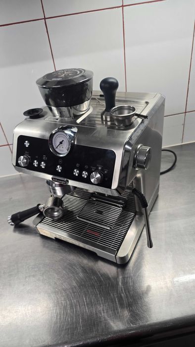 Vand espressor DeLonghi