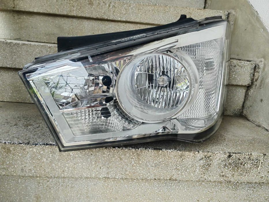 Фар Hyundai H350 ляв / Фар Хюндай Х350 Оригинален