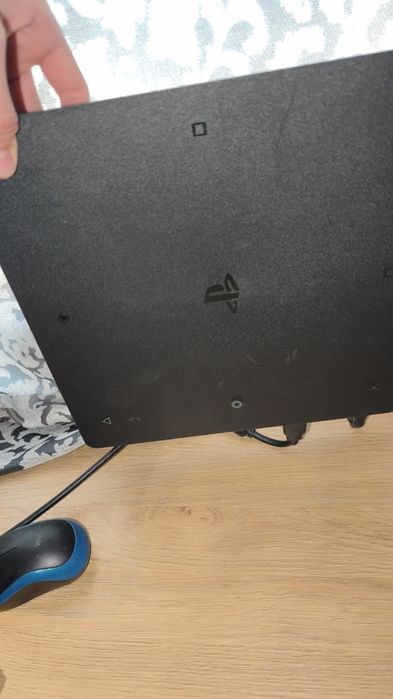Ps4 slim 825 gb storage с 2 джойстика и 4 игри