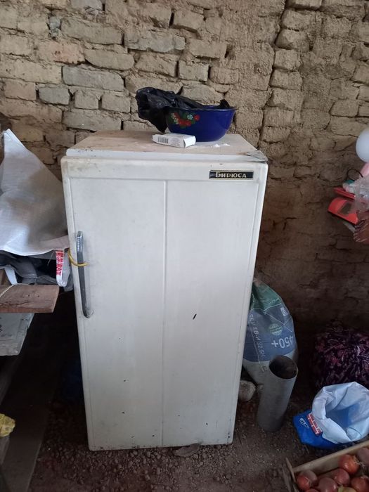 Холодильник старый