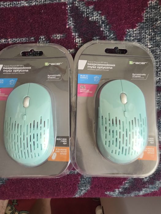 Vand 1 mouse gaming cu fir  si 2 albastre wirless