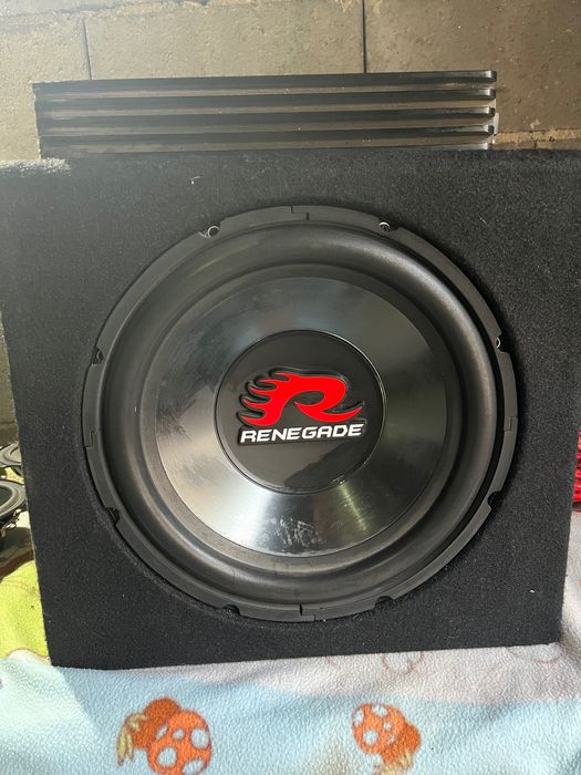 Комплект Усилвател, басс каса Renegade и CD/MP3 Player
