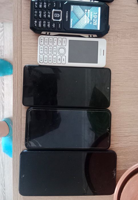 Продам телефоны 5000