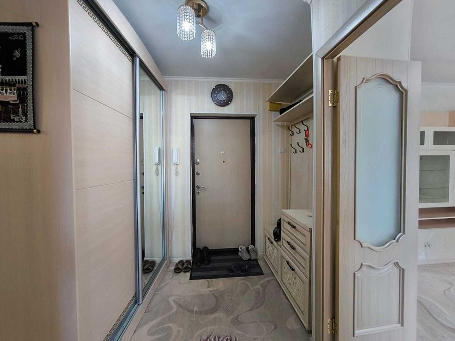 Продам 2 ком , в 12 мкр