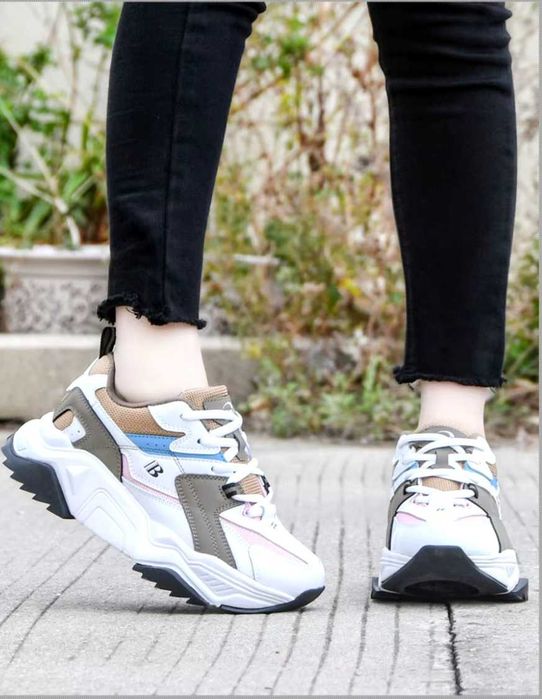 Женские кроссовки BONA