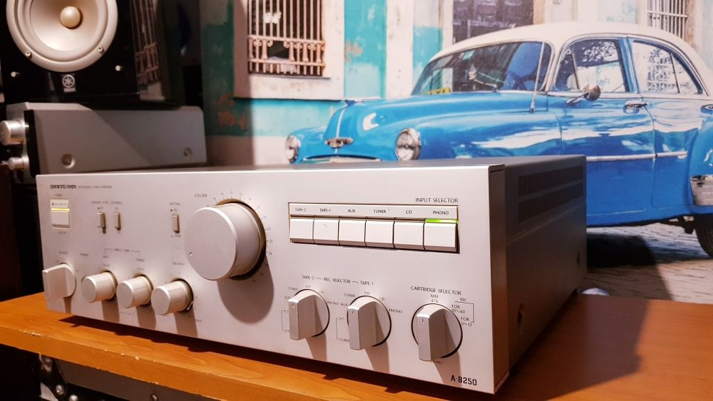 Amplificator - statie Onkyo Integra A 8250