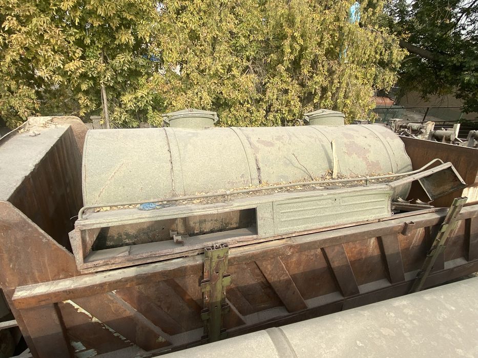 Бочка молоковоз нержовейка пищевая вместимость 5,5тонна