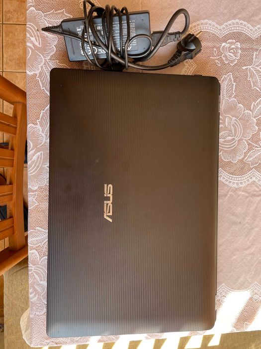 Лаптоп ASUS 17 инча