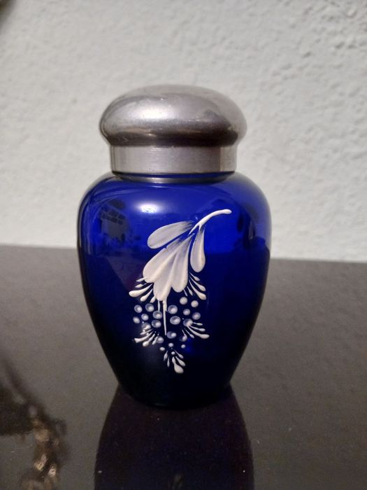 Чайница кобальт.