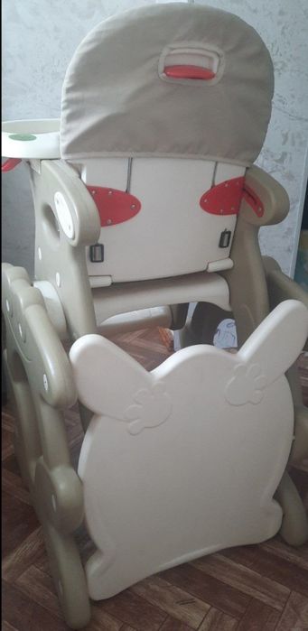 Стул для кормления в очень хорошем состоянии.