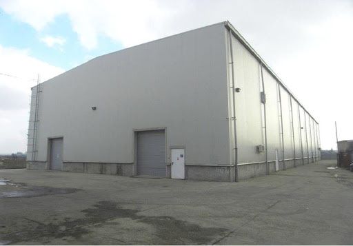 Vand hala metalica 11m x 23m complecta cu panou sandwich