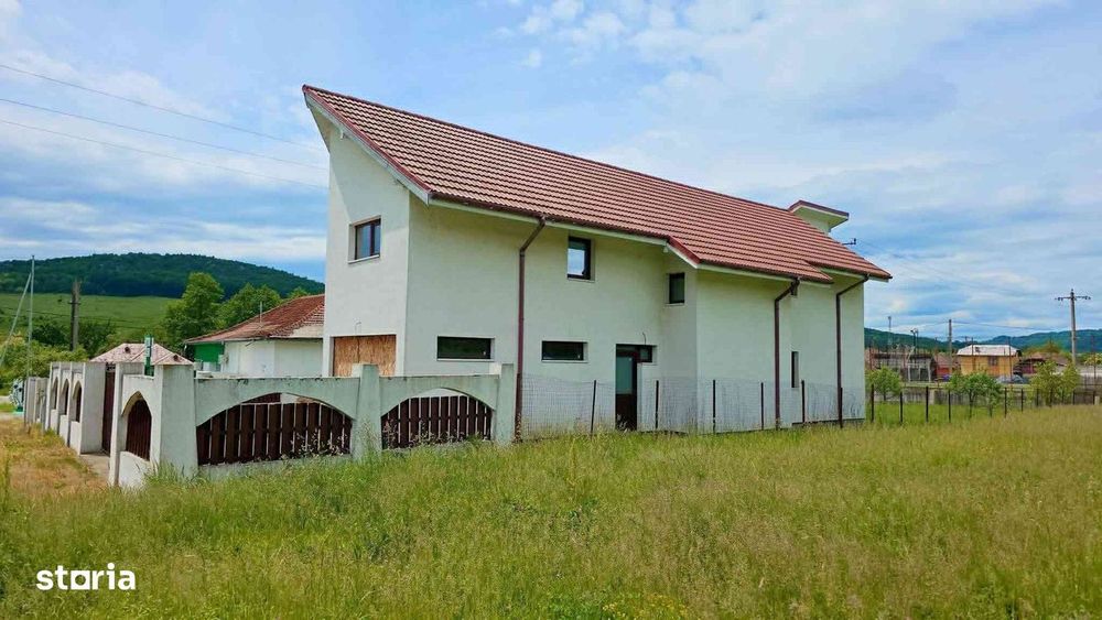 DE VÂNZARE! Proprietate Cu Arhitectură Unică Bunești Vâlcea 219.000 E