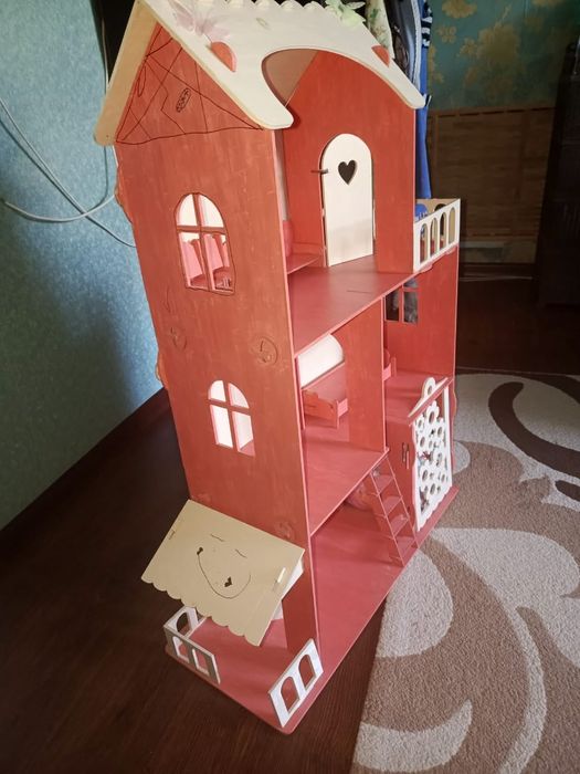 Продам кукольный домик